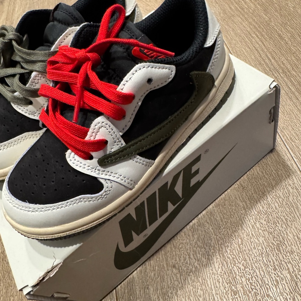 Retro Air Jordan 1 Travis ScottKids Black/White Sneakers with Red and Olive - Picture 6 of 11